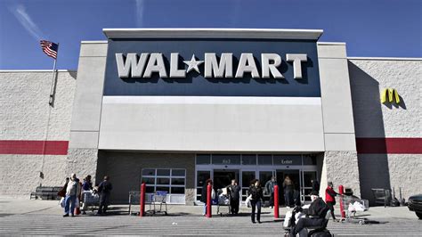 Walmart dc 6909 - Wal-Mart is butting heads with Washington, D.C., over a city council vote that would require large box retailers to pay employees at least $12.50 an hour.